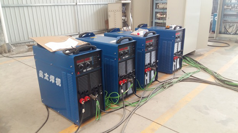 耐磨板堆焊專機(圖6) 1-20041113324TE.png